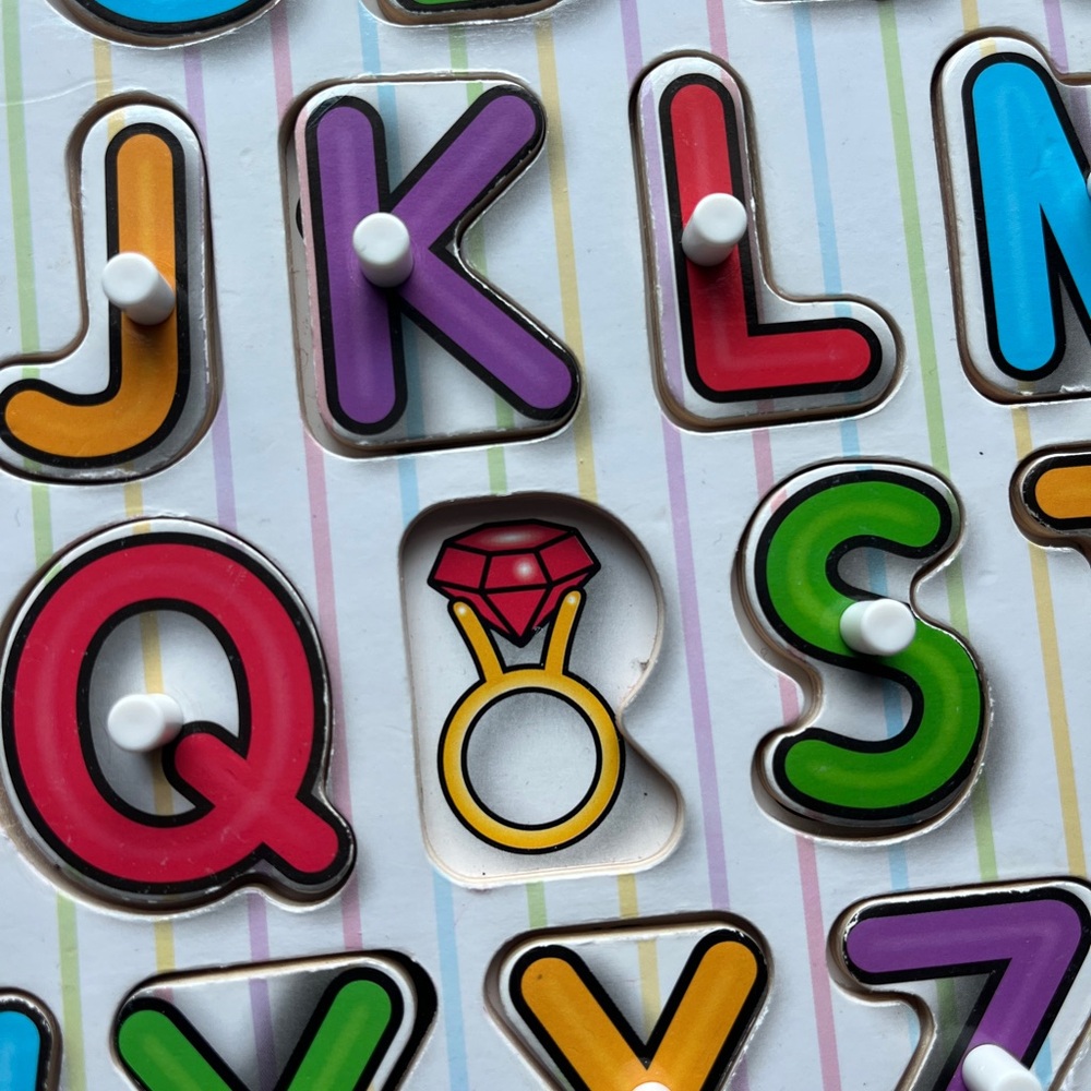 Children learning puzzles - Picture 7 of 12